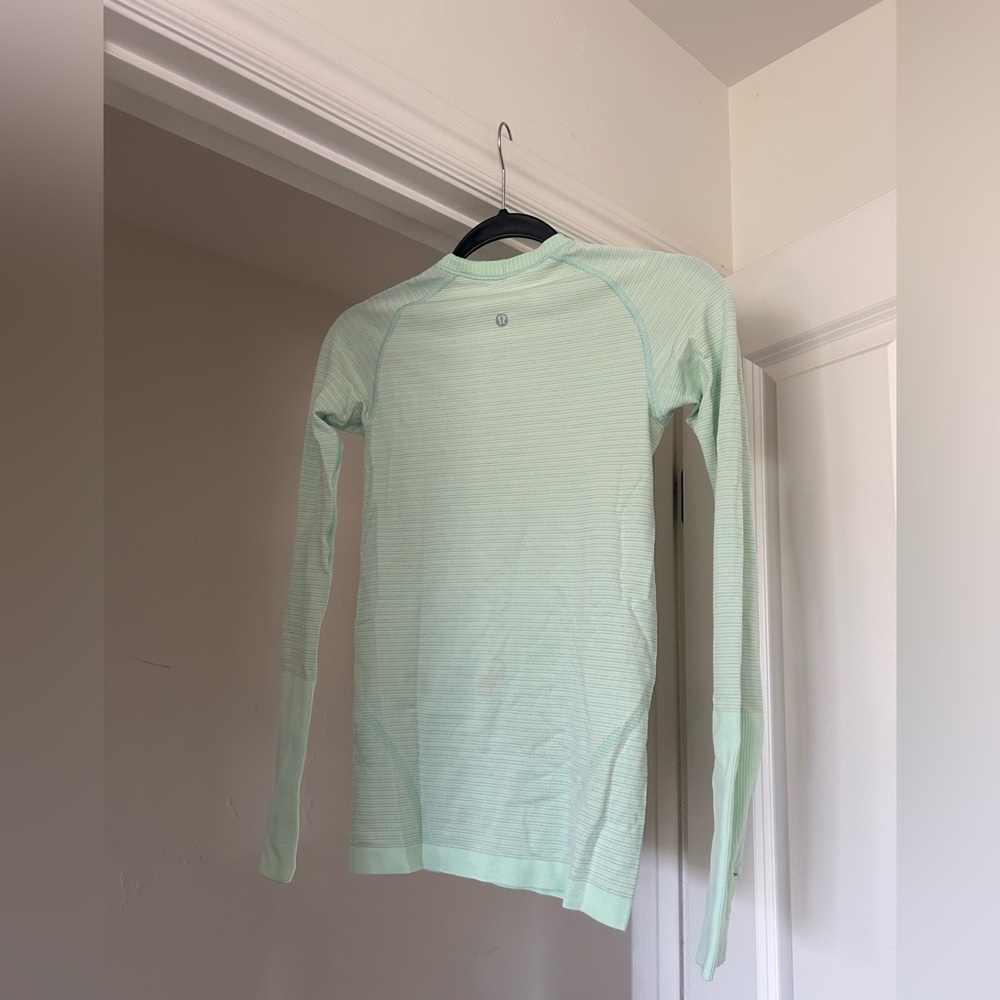 Swiftly Tech Long-Sleeve Shirt 2.0 Hip Length light blue size 6 - Picture 2 of 4